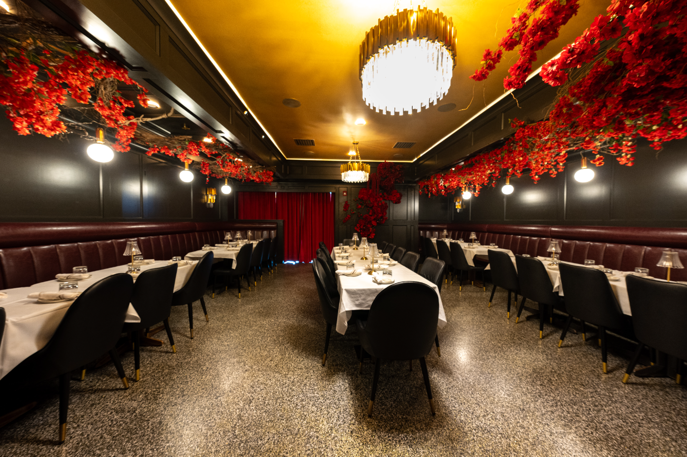 The private dining room crowned with red cherry blossoms and crystal chandeliers