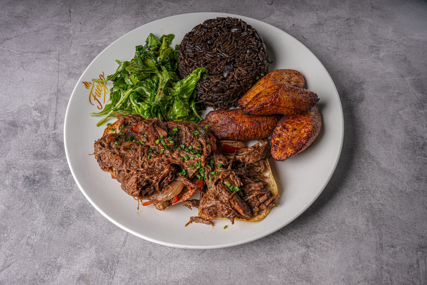 Churrasco steak with crispy potatoes and arugula